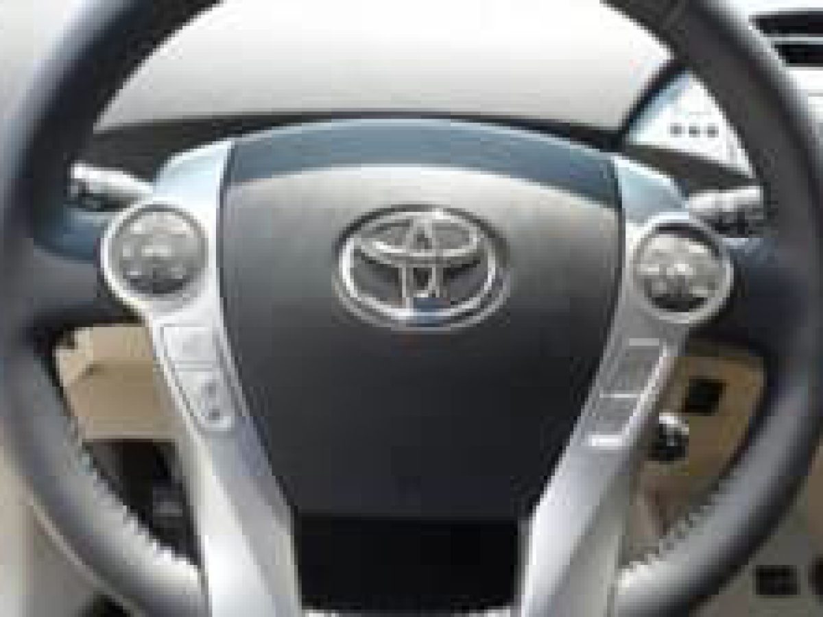 2012 toyota prius steering wheel deals size